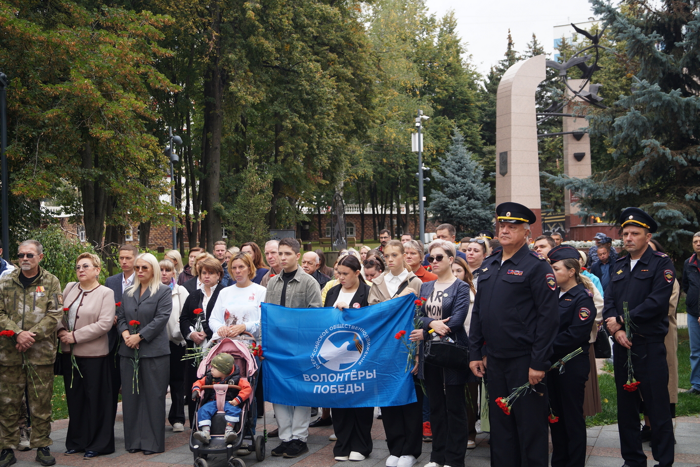 В образовательных организациях Ленинского округа проходят линейки, акции и классные часы, приуроченные ко Дню солидарности в борьбе с терроризмом