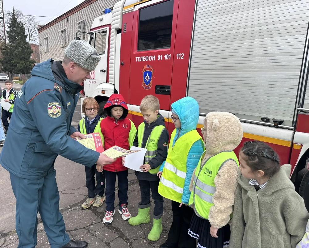 В честь празднования Дня Отца в Видном проведены экскурсии в 28-ПСЧ для учащихся школ