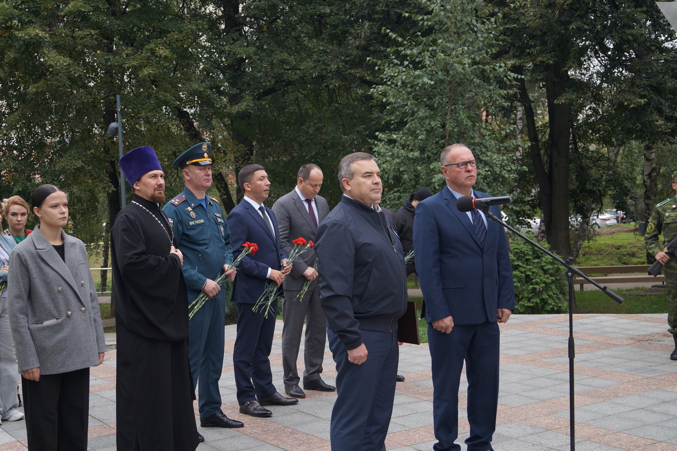 В образовательных организациях Ленинского округа проходят линейки, акции и классные часы, приуроченные ко Дню солидарности в борьбе с терроризмом