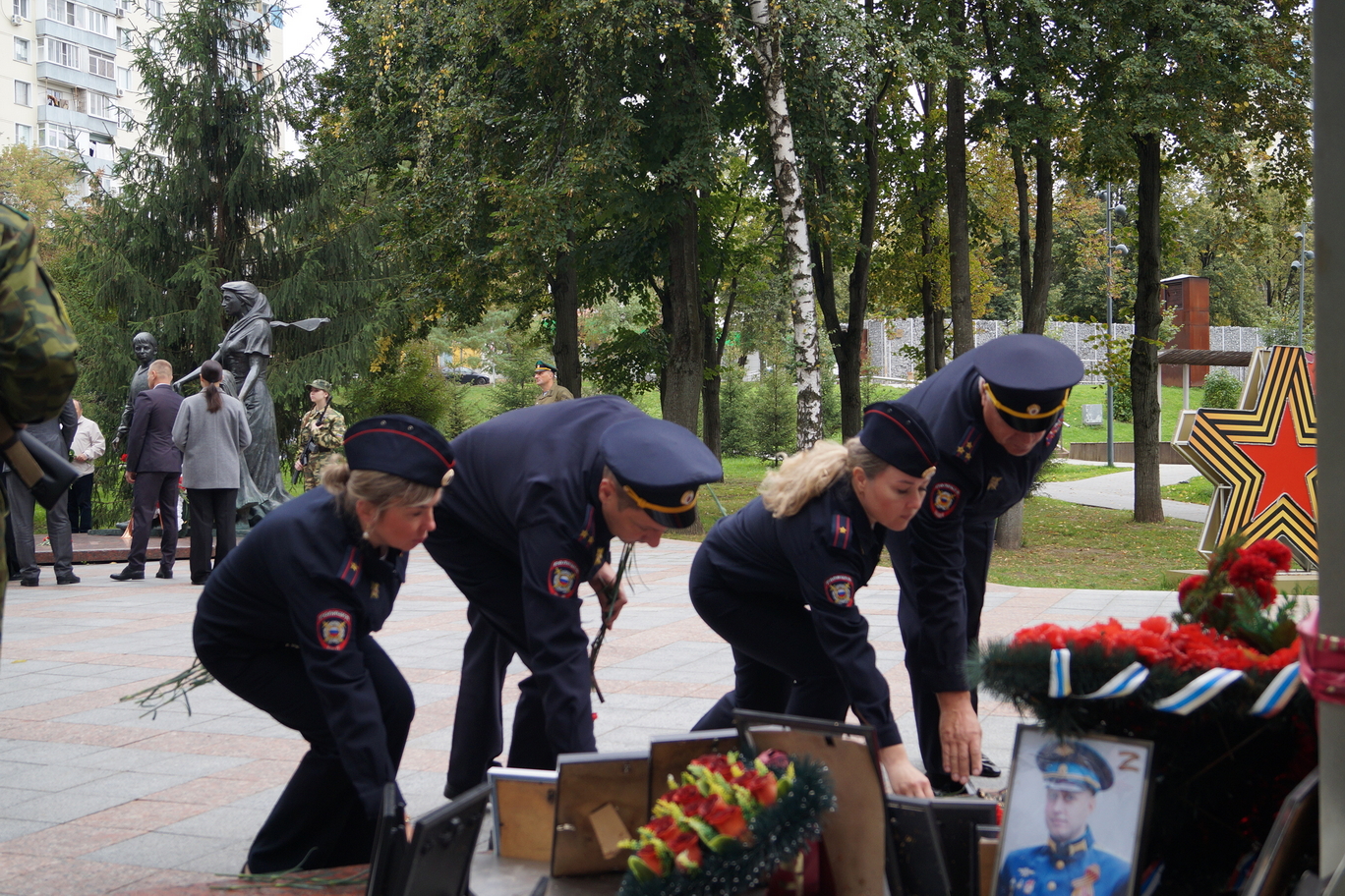 В образовательных организациях Ленинского округа проходят линейки, акции и классные часы, приуроченные ко Дню солидарности в борьбе с терроризмом