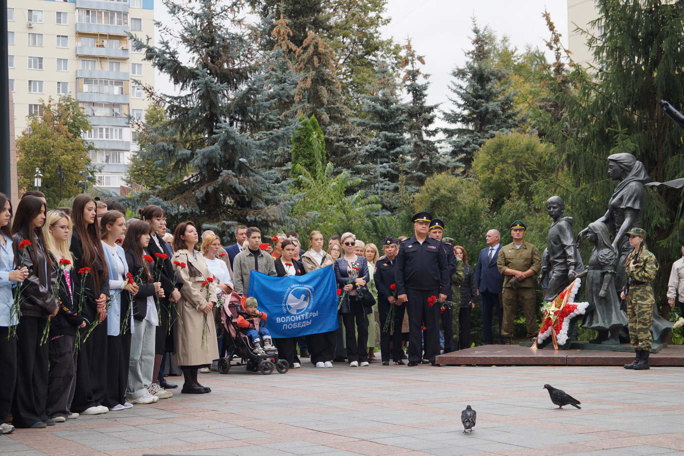 В образовательных организациях Ленинского округа проходят линейки, акции и классные часы, приуроченные ко Дню солидарности в борьбе с терроризмом