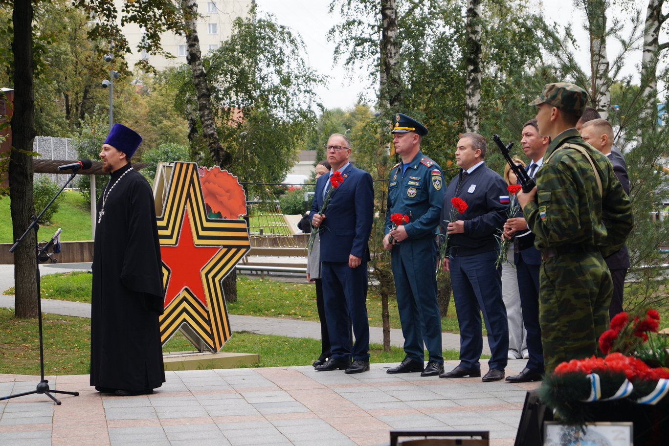 В образовательных организациях Ленинского округа проходят линейки, акции и классные часы, приуроченные ко Дню солидарности в борьбе с терроризмом