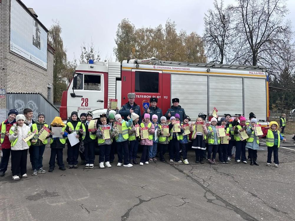 В честь празднования Дня Отца в Видном проведены экскурсии в 28-ПСЧ для учащихся школ