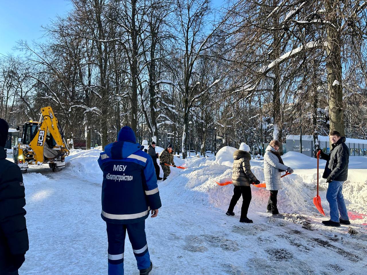 Сотрудники МФЦ Ленинского округа присоединились к Московскому областному субботнику