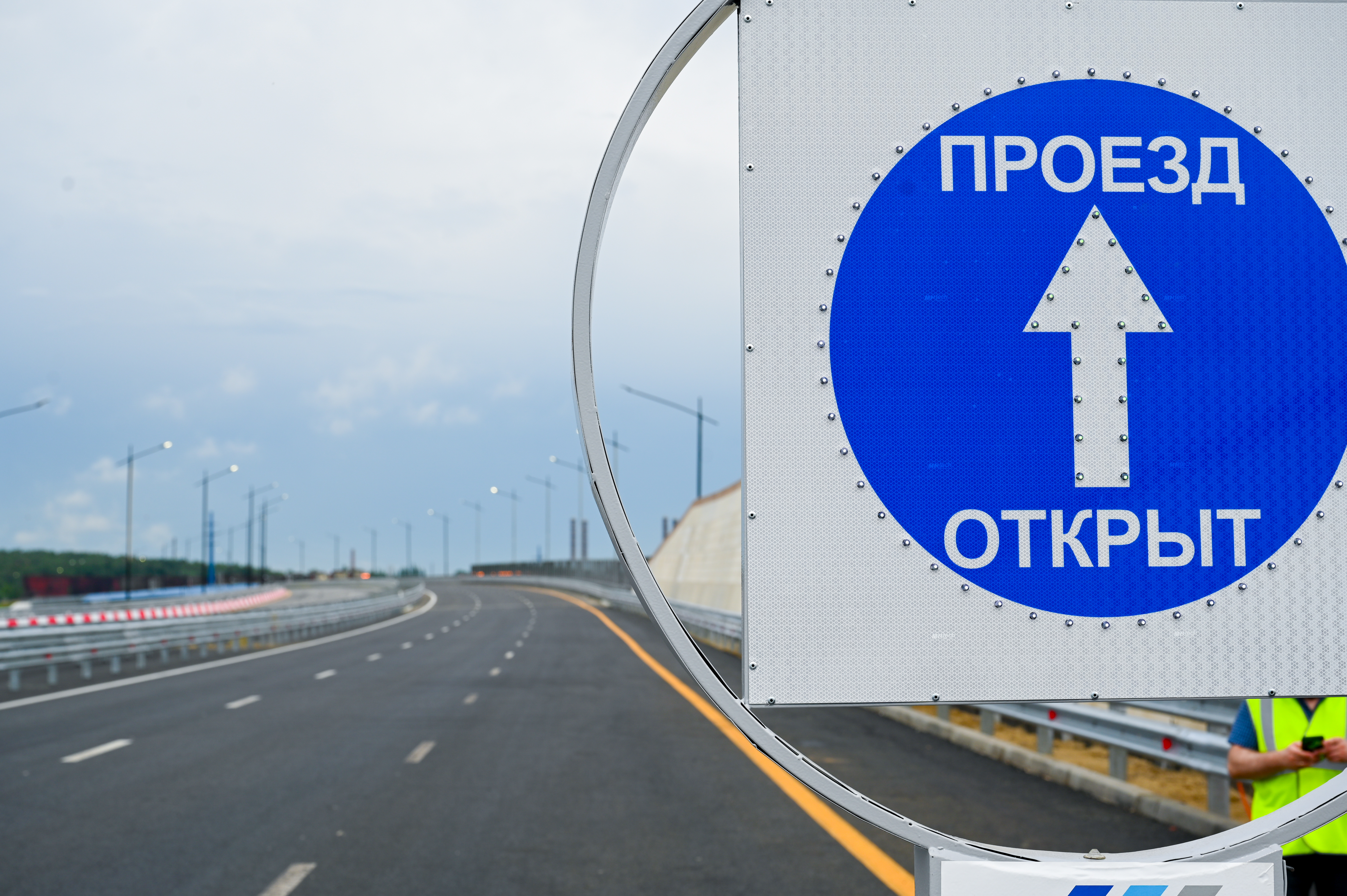 Автомобильный мост через реку Москва открыли в Ленинском округе