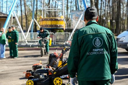 В Ленинском округе провели смотр техники для подготовки парков к летнему сезону