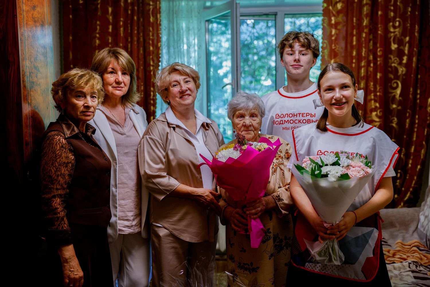 В Ленинском округе с 95-летним юбилеем поздравили ветерана труда Зою Николаевну Докучаеву