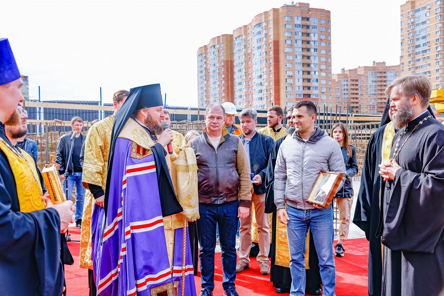 В Ленинском округе заложили капсулу в основание Храма Покрова Пресвятой Богородицы